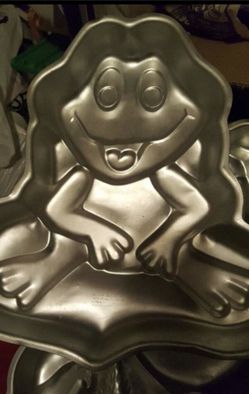 Frog cake pan