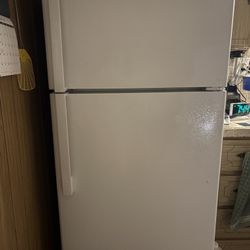 GE Refrigerator For Sale