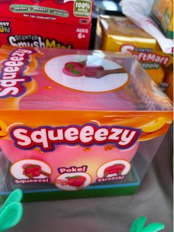 Squeeezy Peach Squishy