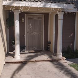 Columns the cement