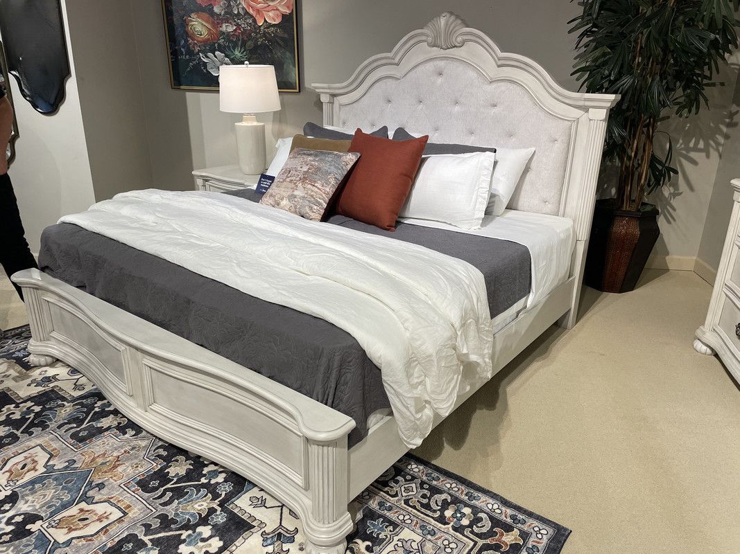 A.White King Uph.Panel Bed