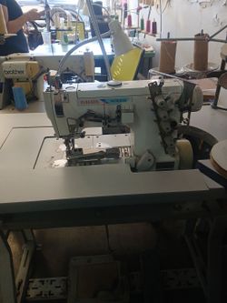 Sewing machine/maquina de coser