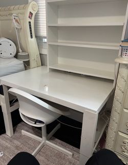 Kids desk