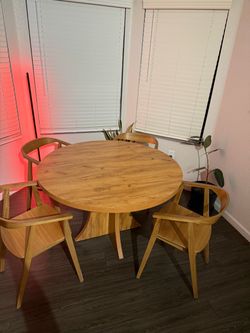 Round Table & 4 CHAIRS