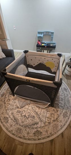 Century Kids Play Pen, Great Condition