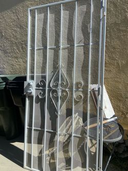 Screen/Security door gate
