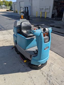 2019 Tennant Ride On Floor Scrubber 5704 Hours (Model T7AMR)
