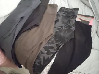 5 pairs of Lululemon pants size 6