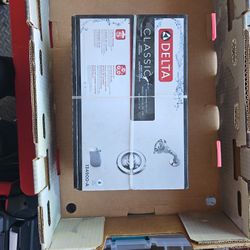 Delta Brand: Shower Head Set 