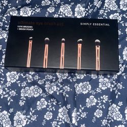 Never Opened Makeup Brushes With Brush Pouch 