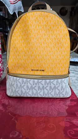 Michael Kors - Rhea Medium Signature Backpack.