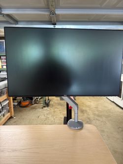 Dell UltraSharp U2417H 24-inch monitor w/ Humanscale Monitor Arm