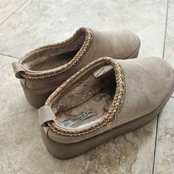 Olivia & Kate Brown Shoes Size 6