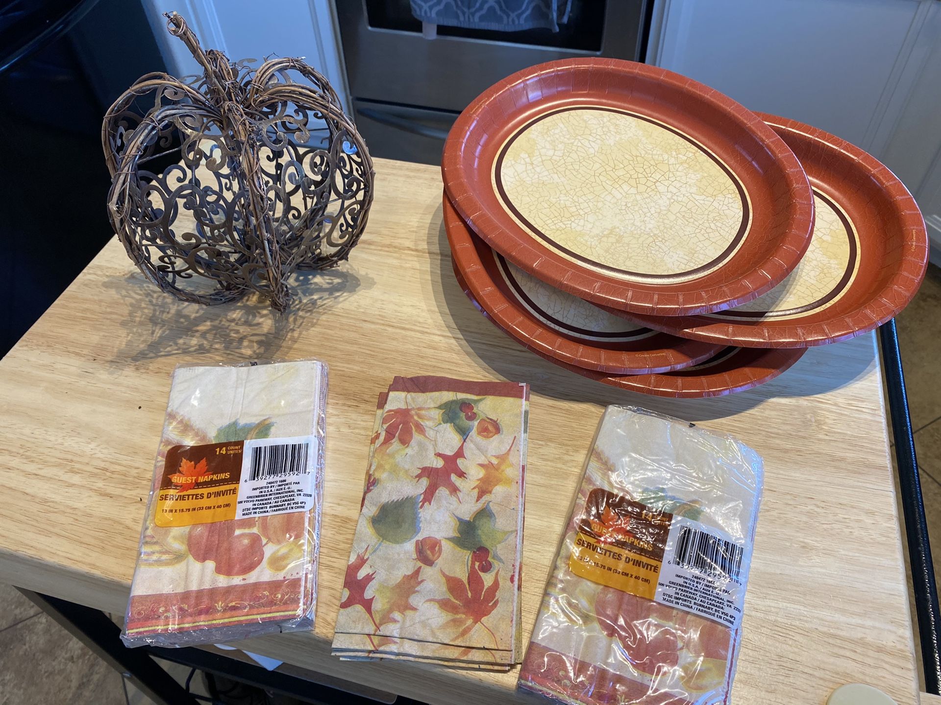 Fall decor, plates, napkins