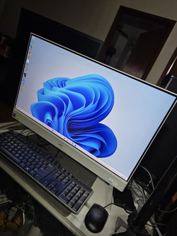 DELL All In One 27"Inch. Touchscreen Pc. i7-1257U-CPU. 32GB Ram. 2TB NVMe m.2 SSD. GPU: NVIDIA GeForce