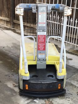 Crown battery powered hydraulic lift/stack