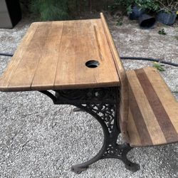 RARE VINTAGE CAST IRON AND WOOD FOLDING STUDENT DESK WITH INK WELL OPENING