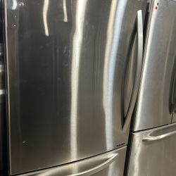 33” Bottom Freezer Fridge