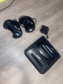 SEGA GENISIS MODEL 2!! NO POWER CORD AND DOESNT DISPLAY VIDEO!