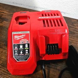 MILWAUKEE M12 M18 RAPID CHARGER