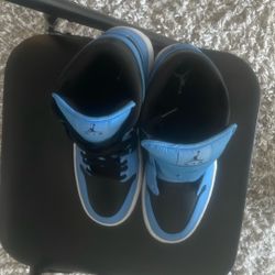 Jordan 1 Mid Blue And Black Size 9