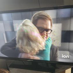 Samsung 32-Inch TV With Remote 