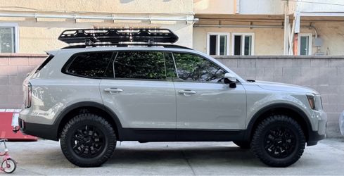 Yakima roof basket with center extension and cross bars