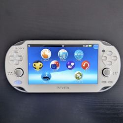 NEW! PlayStation Vita PCH 1000ZA02 crystal white complete
