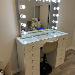 Bluetooth Makeup Vanity With Glass Top 