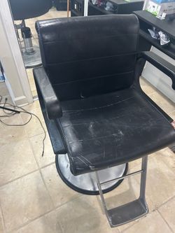 Barber/salon chair