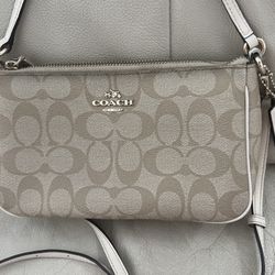 Bag COACH, there are general contaminants from