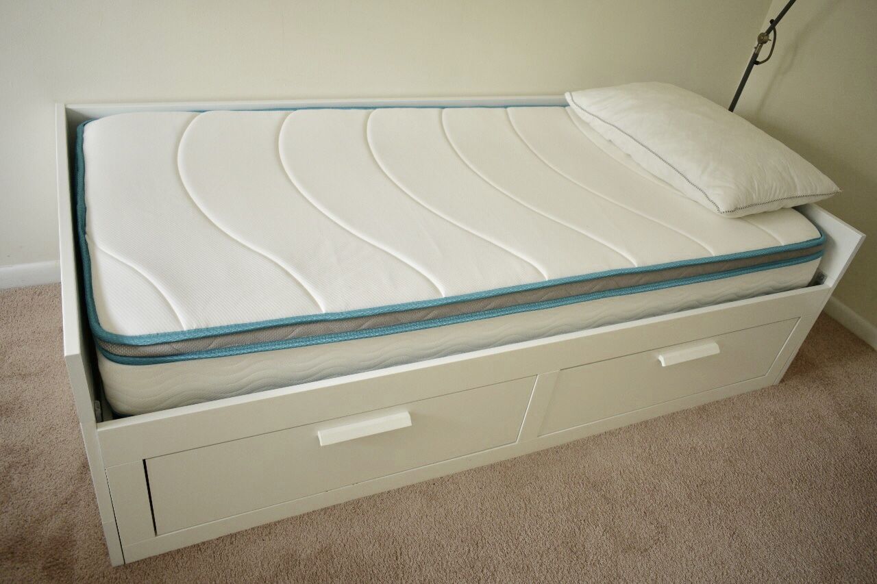 Twin bed set