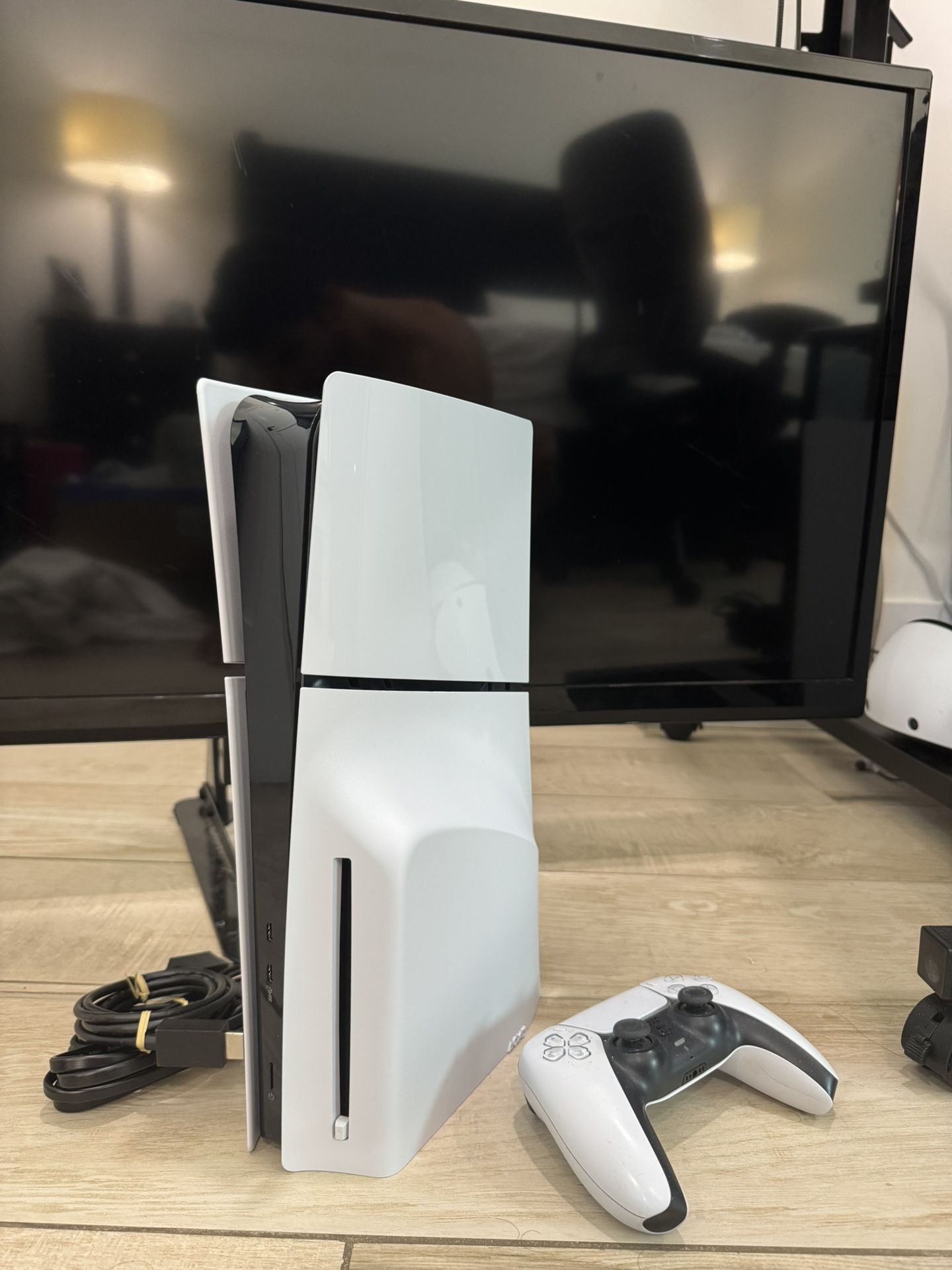 PS5 Disc Slim w/ 4K 42 Inch tv
