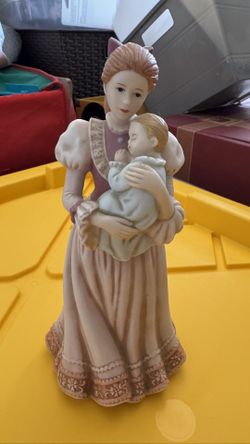 Porcelain Home Interiors Figure