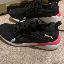 Puma Shoes Women Size 91/2 