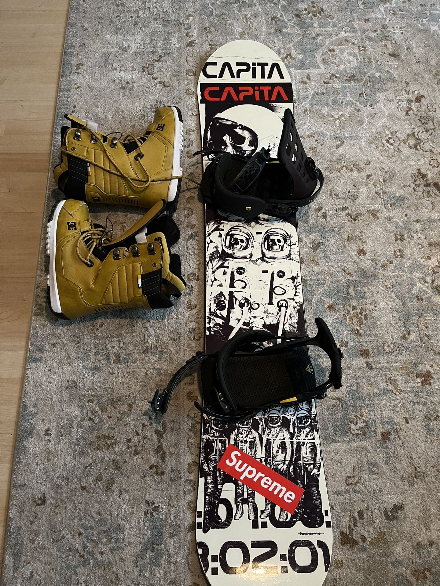 Capita Snowboard and Dc Shawn White DC Boots size 10  Snowboard 147 cm