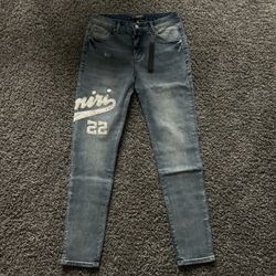 AMIRI Men's Blue Denim Jeans Logo Embroidered Light Wash 5-Pocket Design