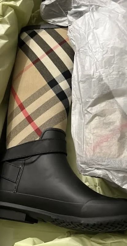 Burberry Authentic Women Rain Boots