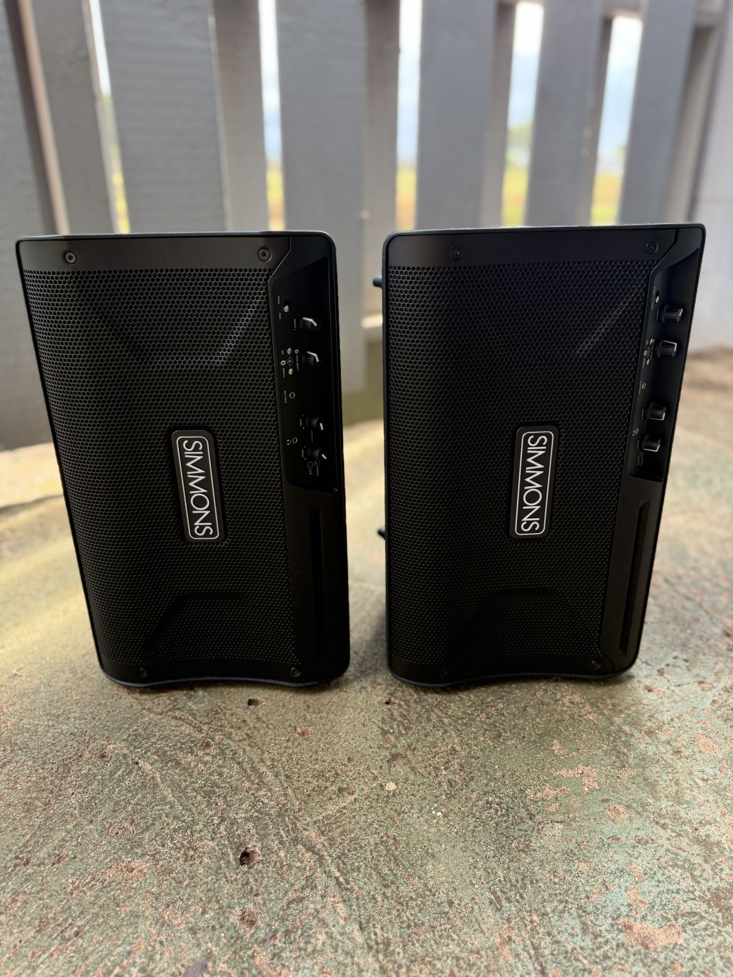 Simmons DA2108 Powered Speaker