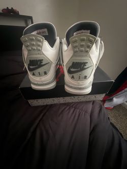 Air Jordan 4 White Cement Size 8.5