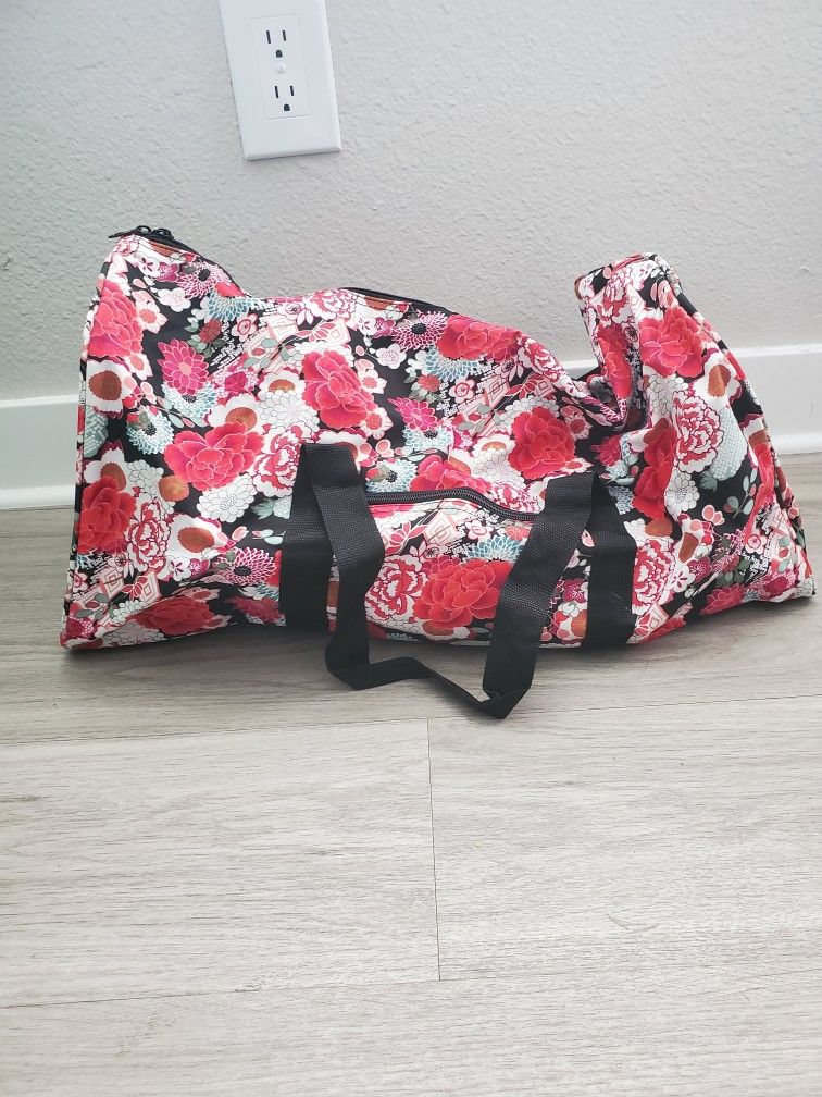 NWOT White/Pink Floral Duffel Bag Light Weight. zip Up W/ 2 Handle Straps