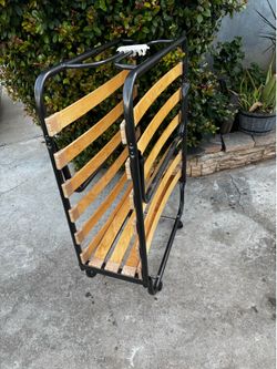 Metall bed frame. No mattress