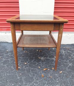 Mid Century Vintage American of Martinsville side table