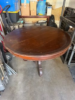 Round Wood Pedestal Dining Table