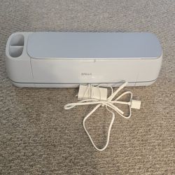 Cricut Maker 3 - Excellent Condition (Barely Used)