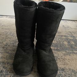 UGG  Boots Size 6