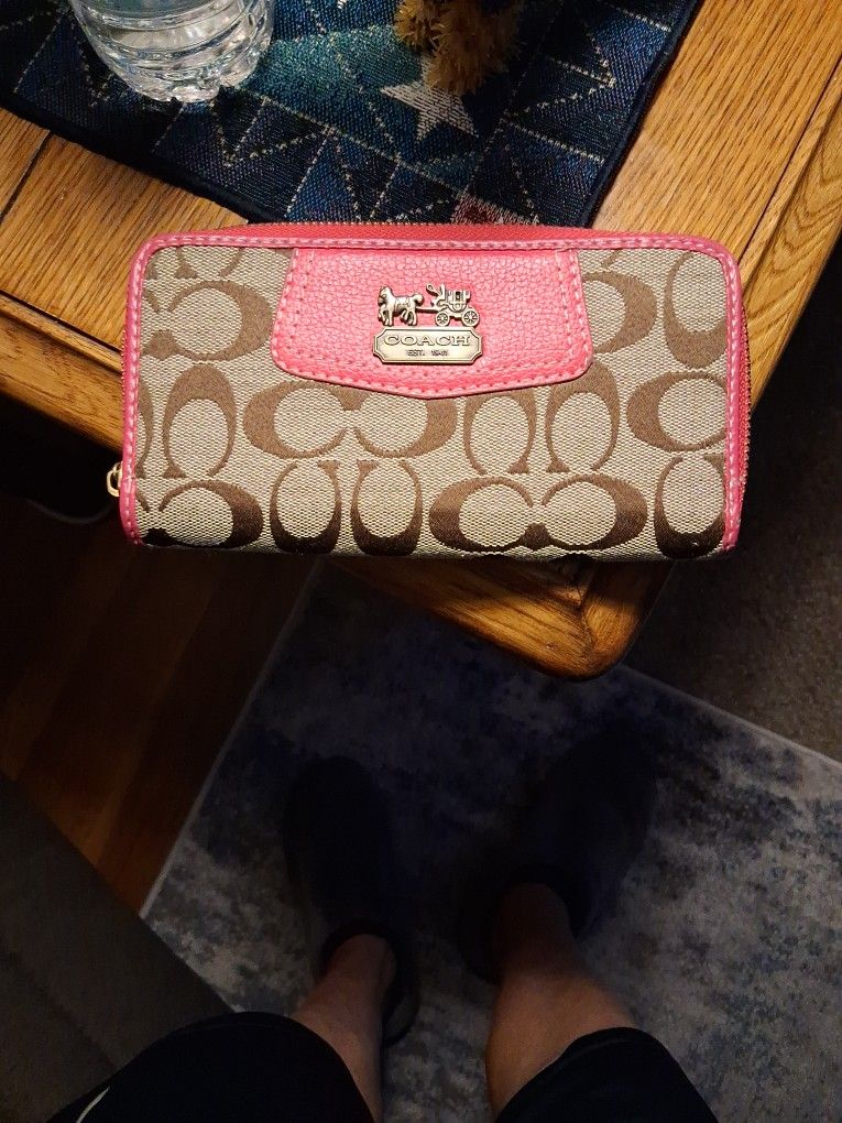 Large Authentic Coach Zip Around Wallet..Beige With Pink Trim