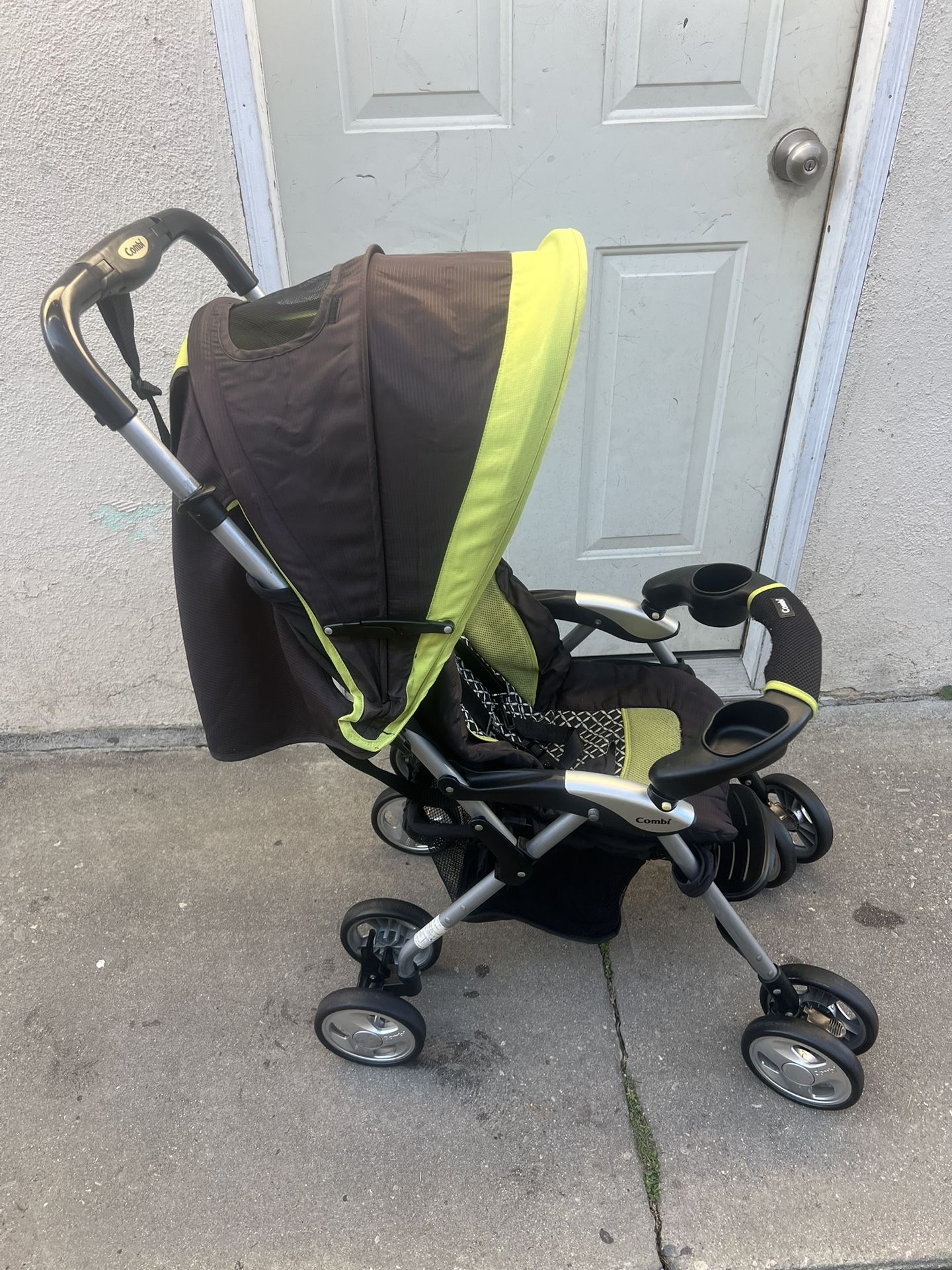 COMBI STROLLER 