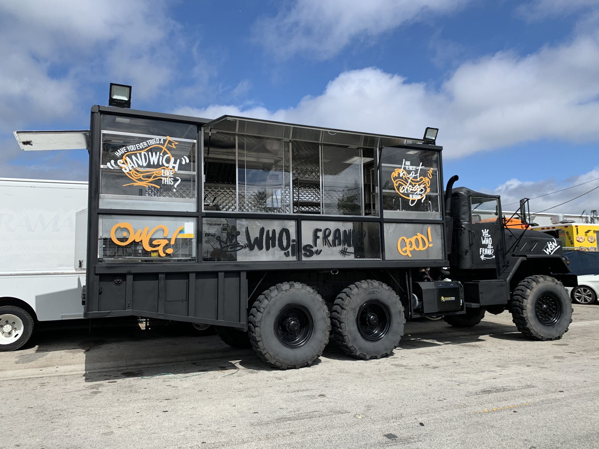 FOOD TRUCK & TRAILER