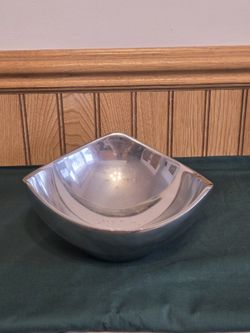 Vintage 1967 Nabe #530 Tri-cornet Metal Alloy Bowl